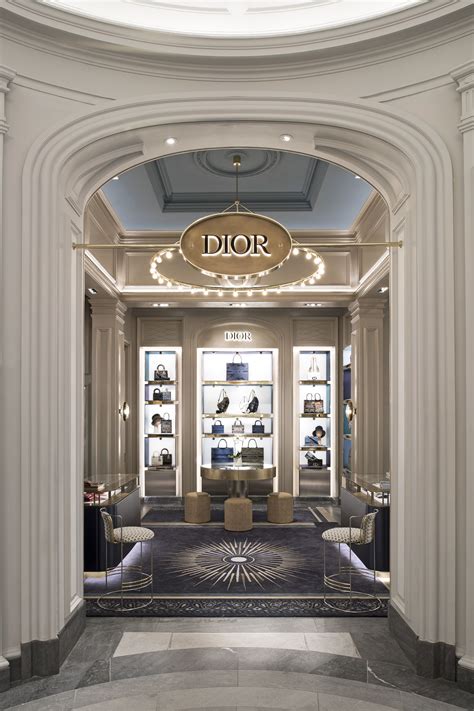 dior store.